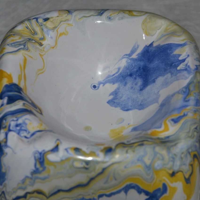 Cendrier anti fumée Cube marbré jaune et bleu et blanc