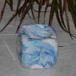 Cendrier anti fumée Cube marbré bleu, turquoise et blanc