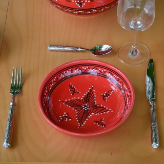 Service couscoussier avec assiettes jattes Tatoué rouge - 12 pers